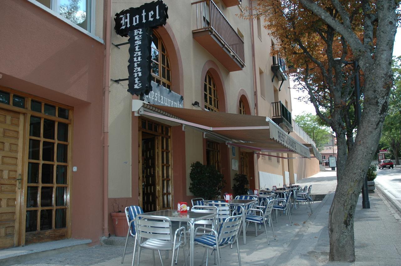 Hotel Tres Arcos San Lorenzo de El Escorial Exterior photo